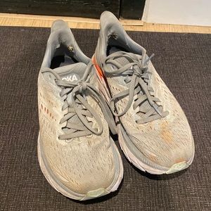 Hoka Clifton size 7